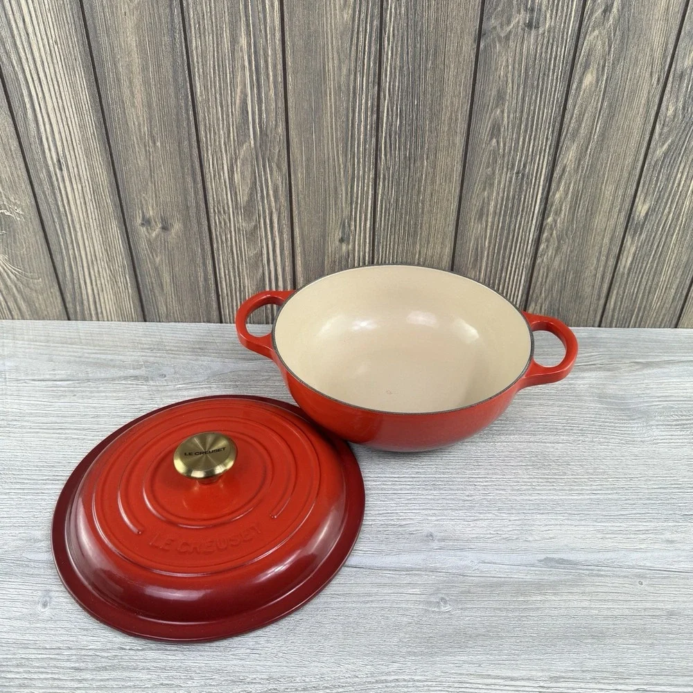 Le Creuset Signature Round Stew Pot 2.5 Qt Cerise Red Cast Iron 22cm Gold Knob